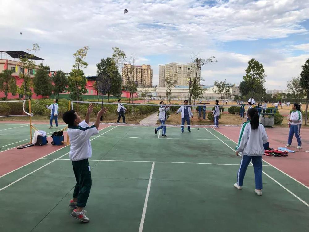 15活動三：了解特色項(xiàng)目第二課堂活動.jpg