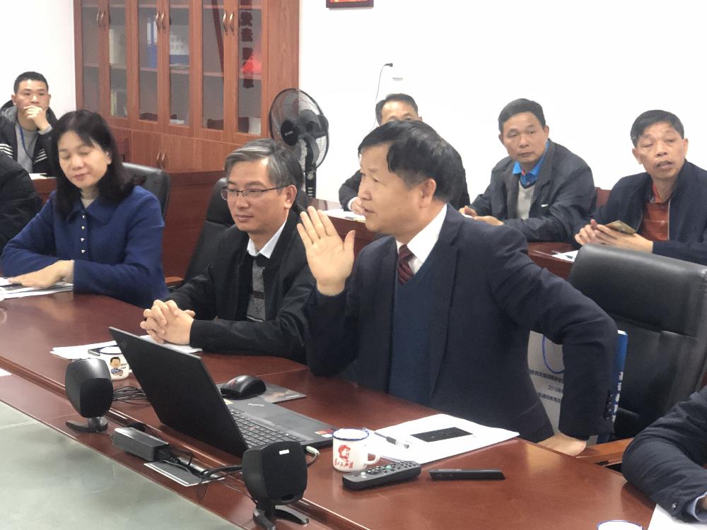 3到訪名校長、專家黃新古校長（前排右一）、于偉就校長（左一）.jpg